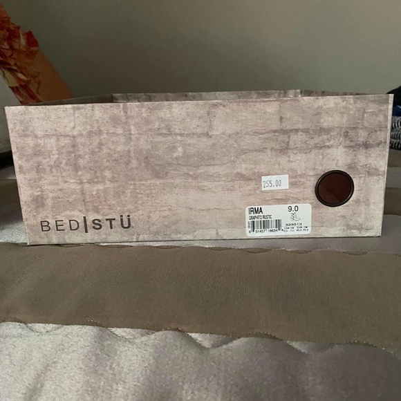 Woman’s boots - Picture 3 of 5